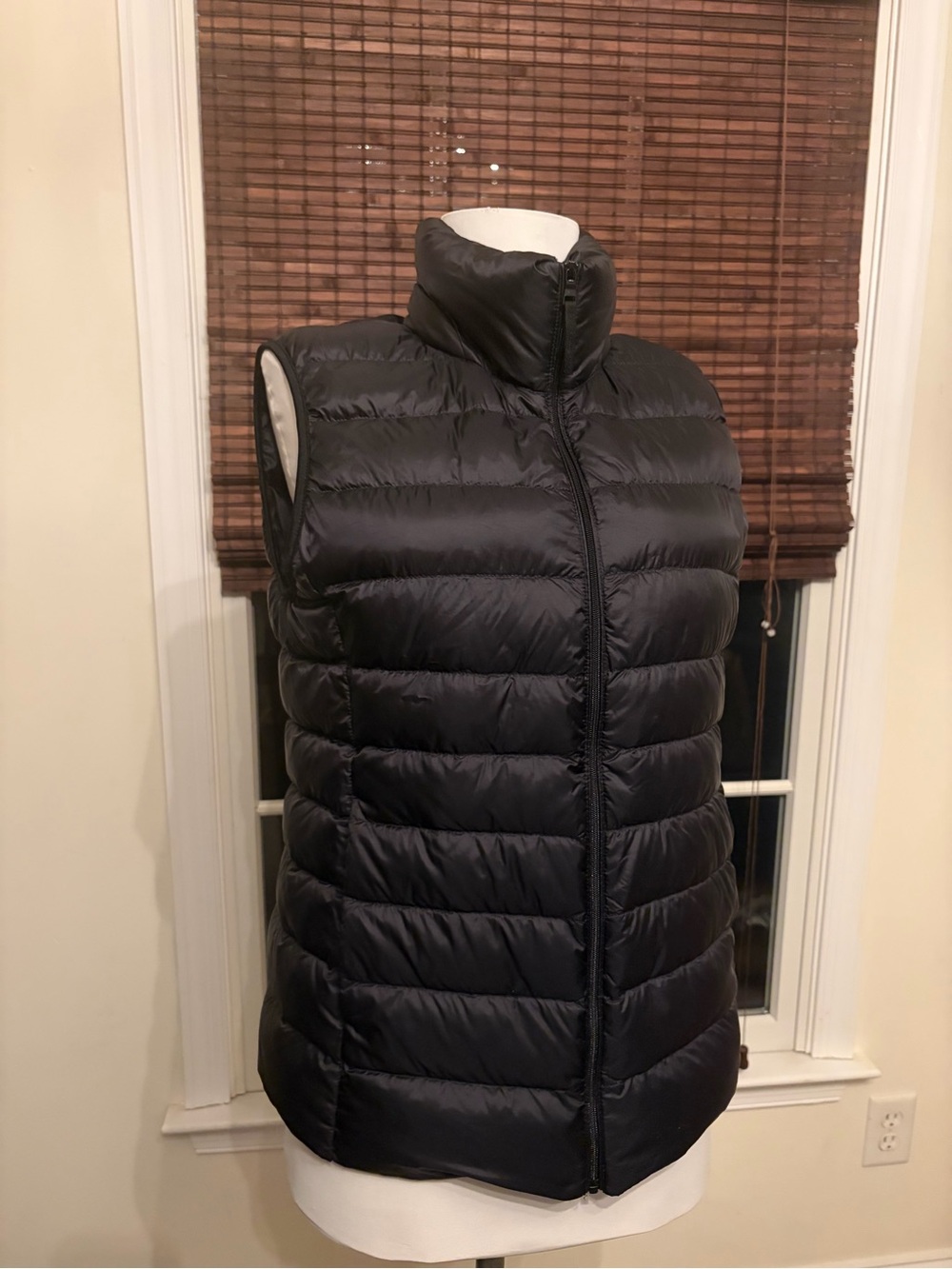 Uniqlo Black Puffer Vest Foldable with Bag Super Lightweight